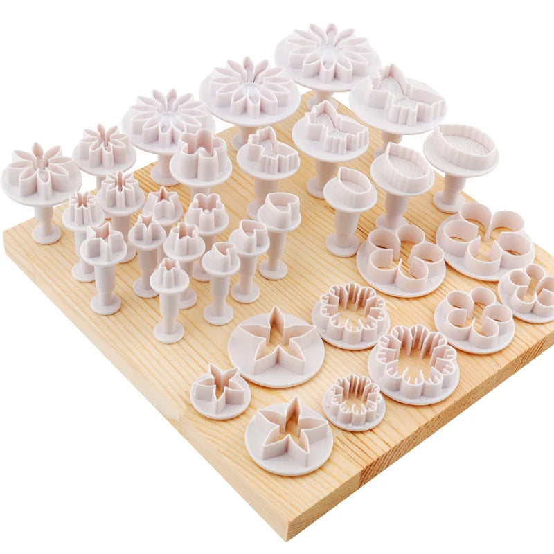 Decorative Plunger Cutters – 33 Piece Set